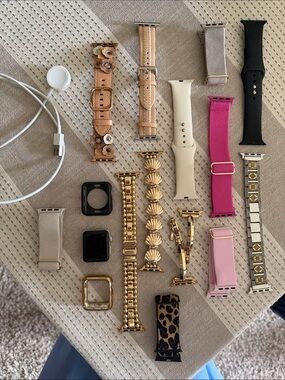 Apple Watch Series 3 + Bands